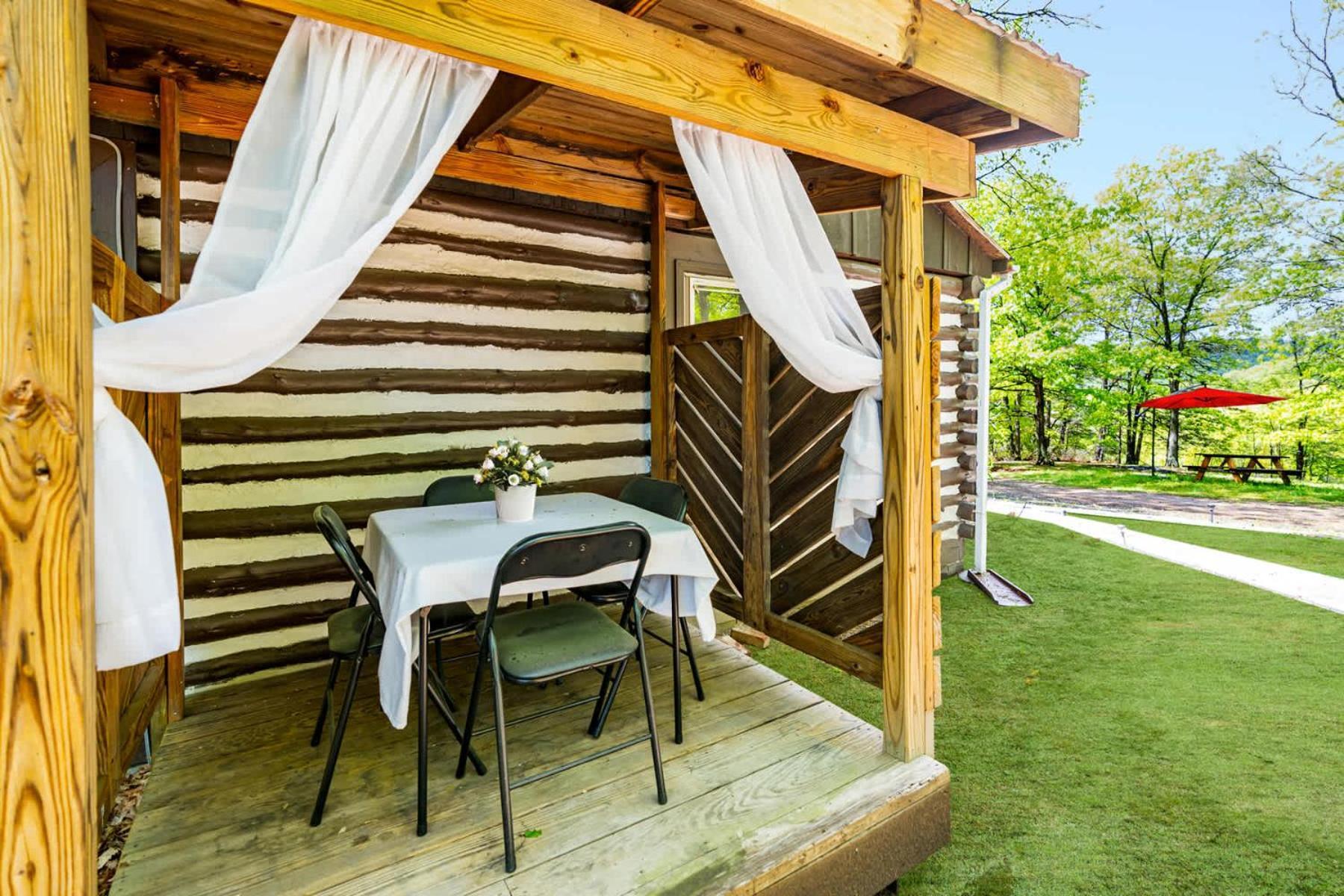 Modernized Log Cabin W Hot Tub Fire Pit & Views バークレー・スプリングス エクステリア 写真