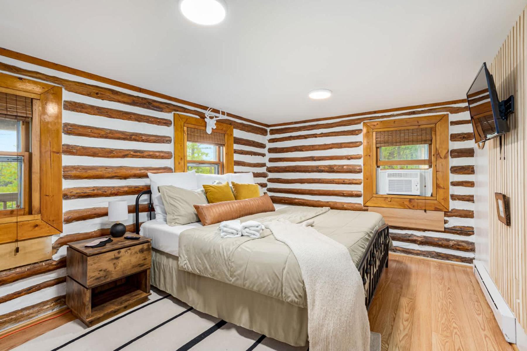 Modernized Log Cabin W Hot Tub Fire Pit & Views バークレー・スプリングス エクステリア 写真