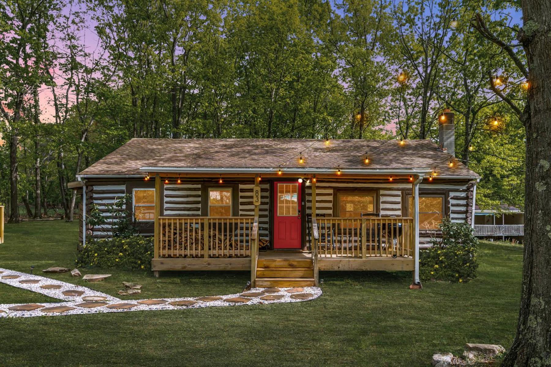 Modernized Log Cabin W Hot Tub Fire Pit & Views バークレー・スプリングス エクステリア 写真