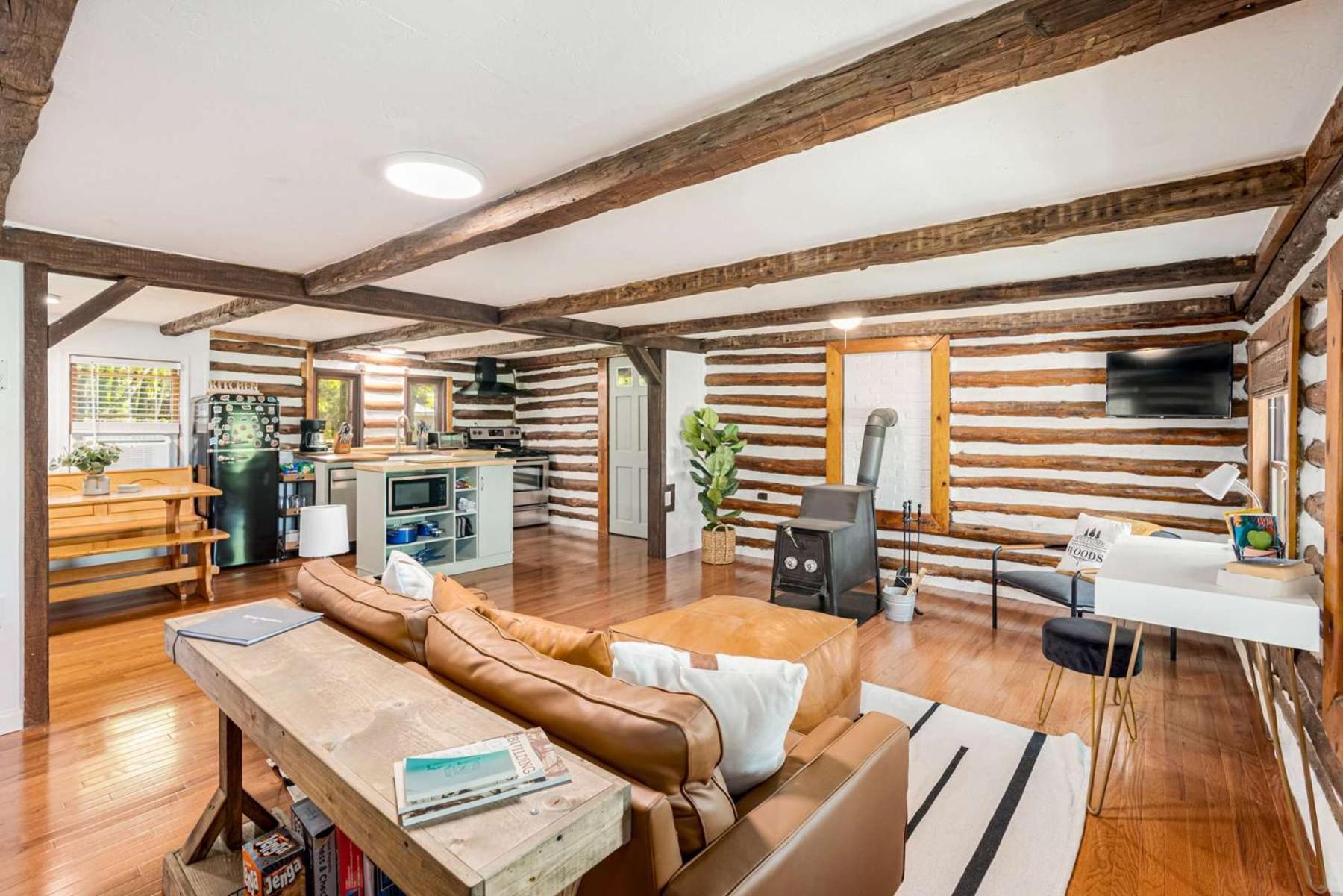 Modernized Log Cabin W Hot Tub Fire Pit & Views バークレー・スプリングス エクステリア 写真