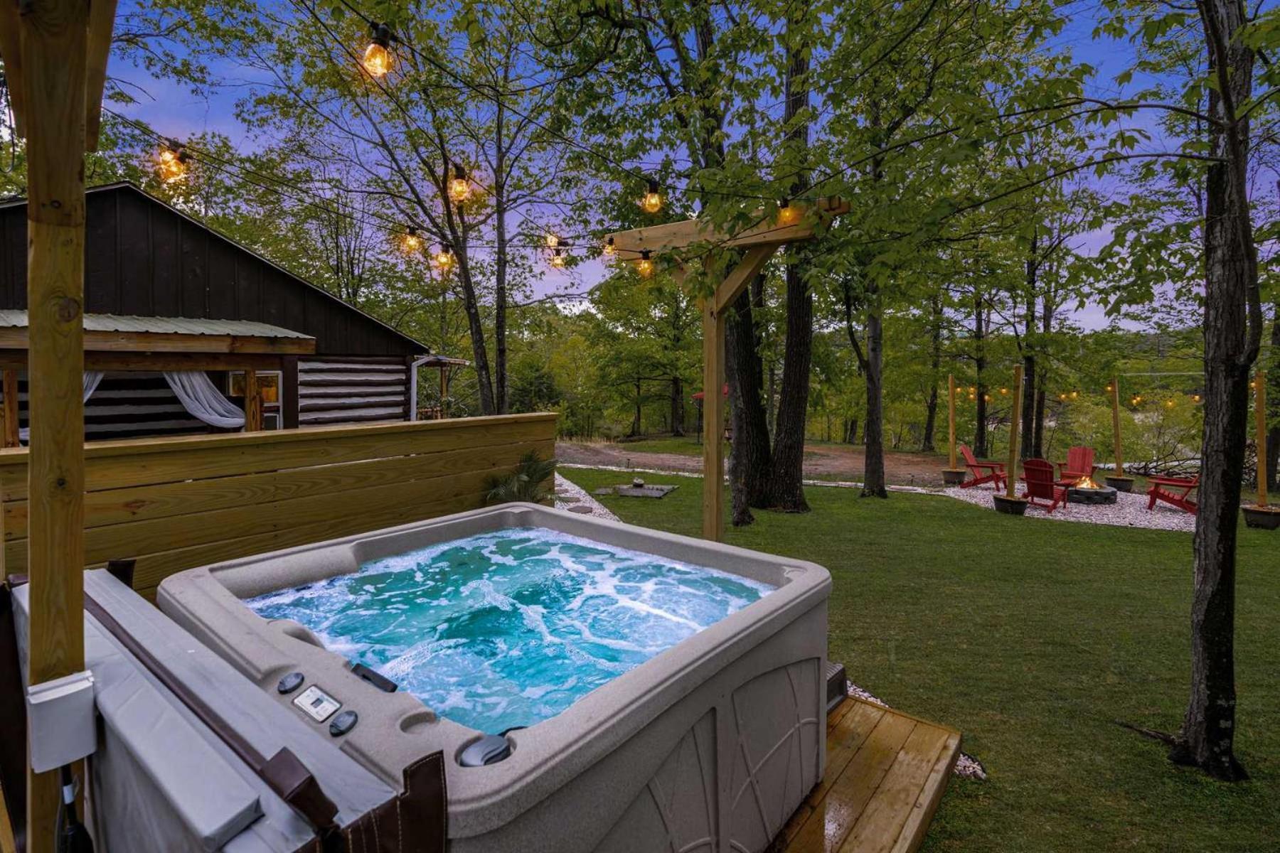 Modernized Log Cabin W Hot Tub Fire Pit & Views バークレー・スプリングス エクステリア 写真